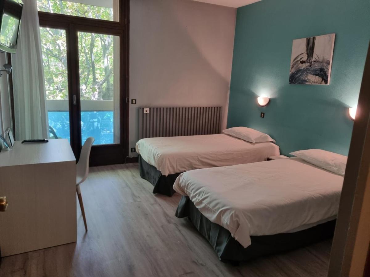 Hotel Le Comty Feurs Extérieur photo
