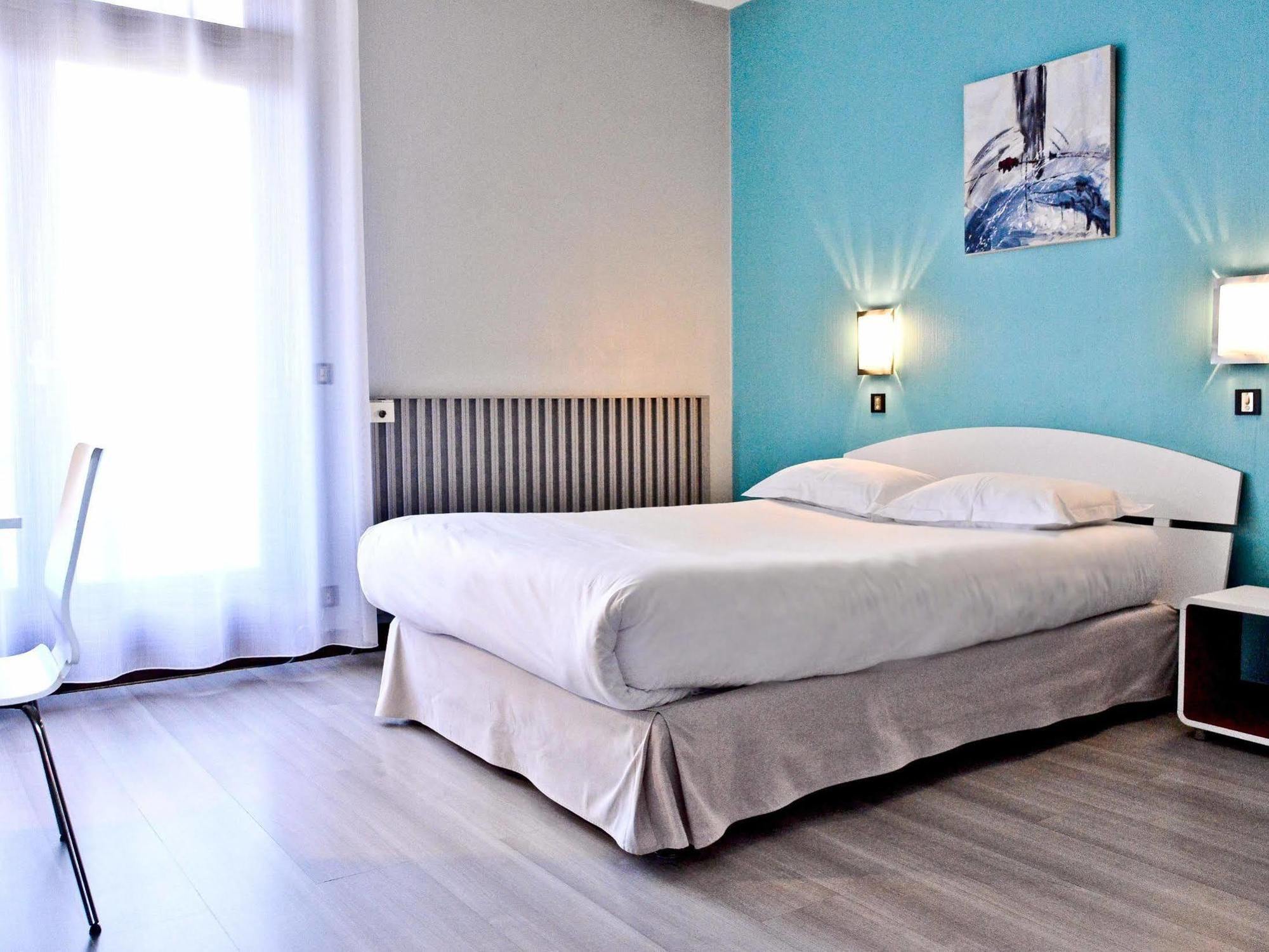 Hotel Le Comty Feurs Extérieur photo