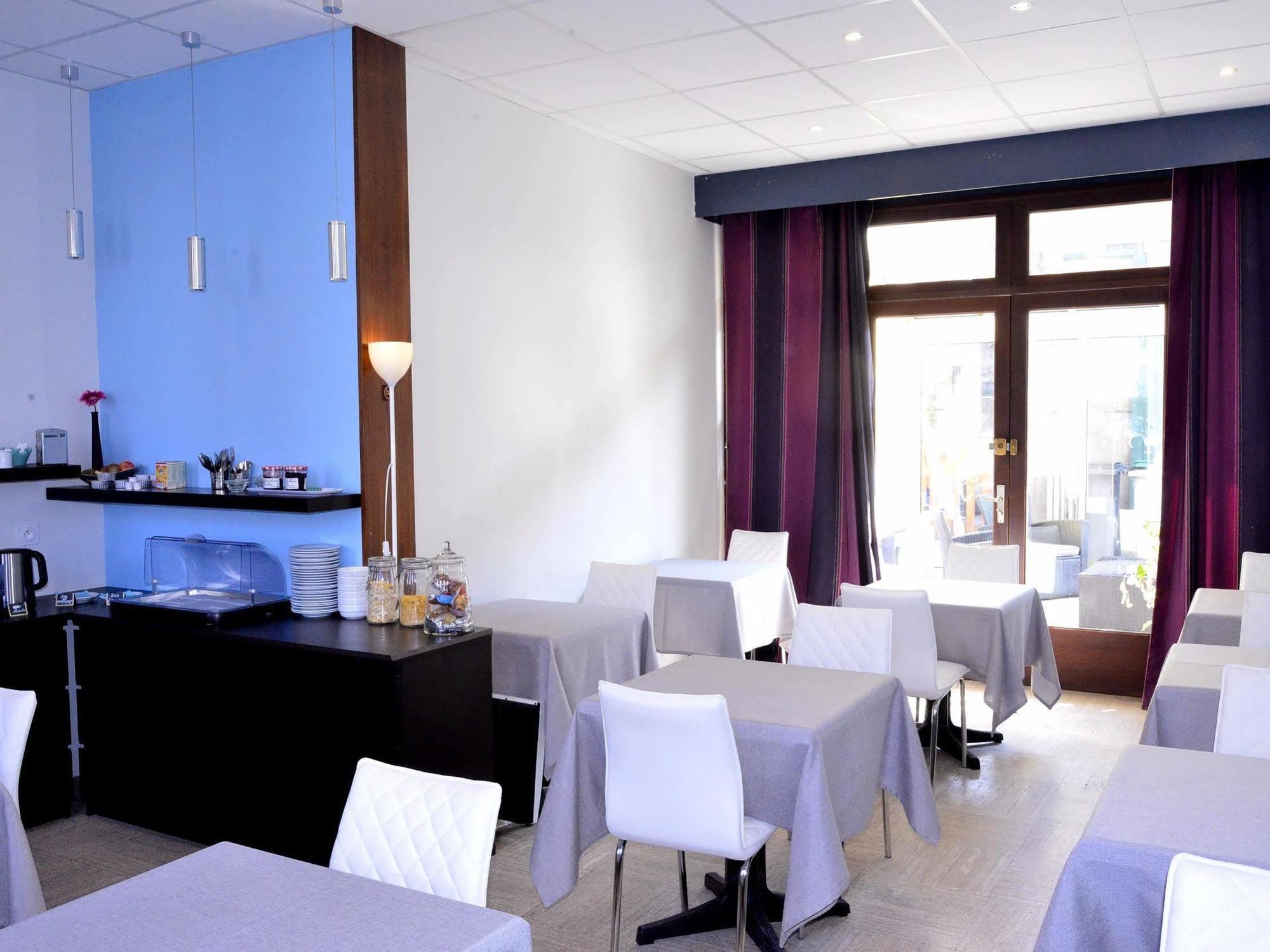 Hotel Le Comty Feurs Extérieur photo